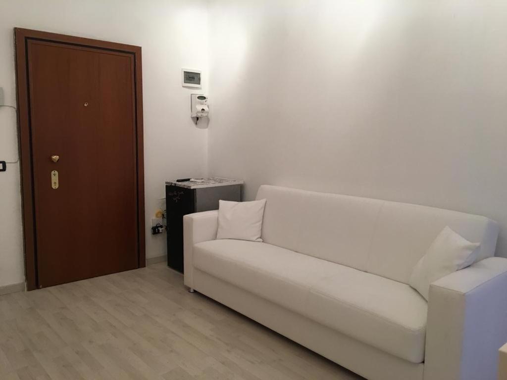 Milan Nice Flat In Red Metro Zewnętrze zdjęcie