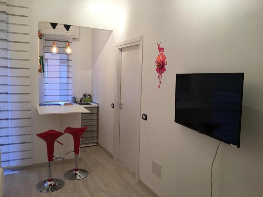 Milan Nice Flat In Red Metro Zewnętrze zdjęcie